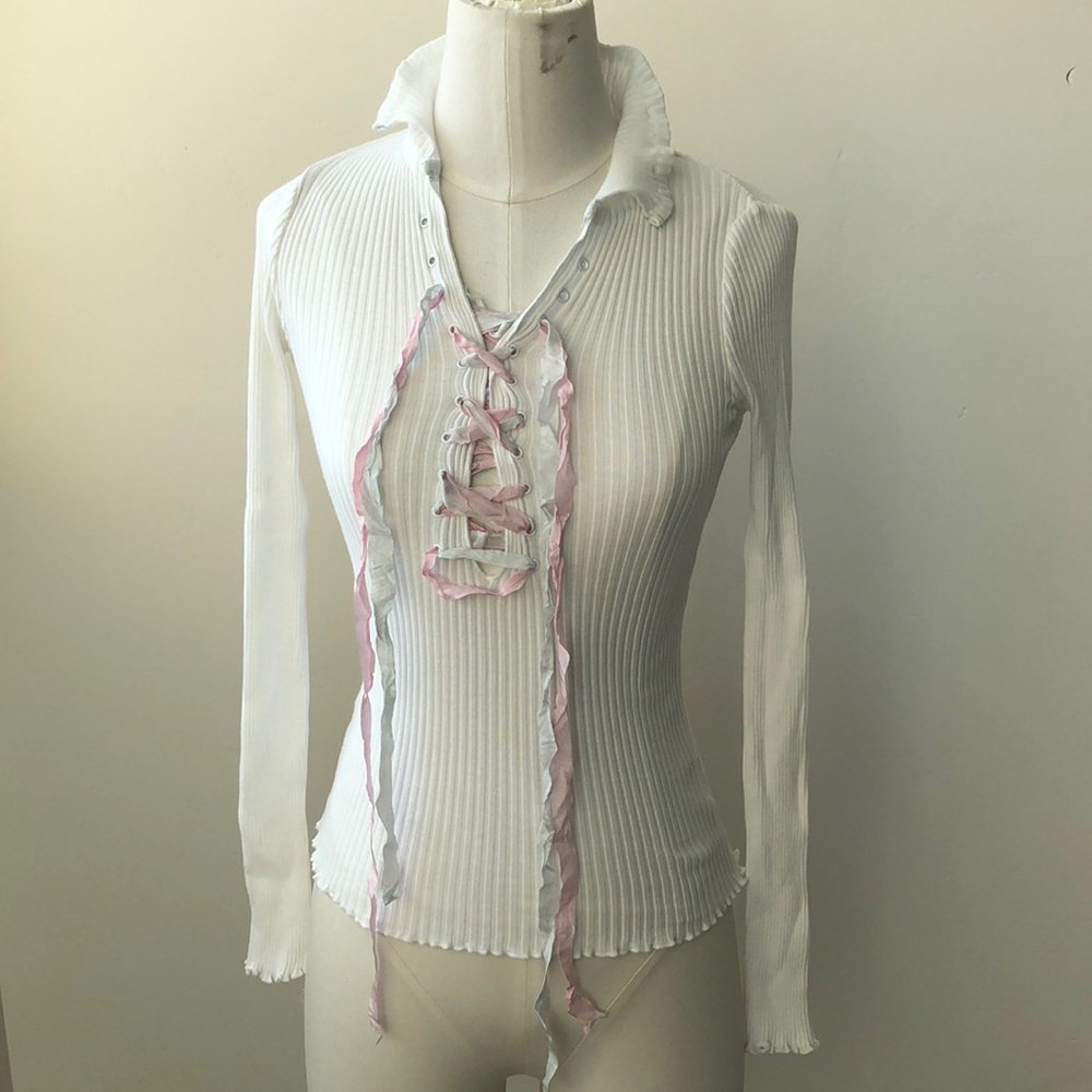 Cute top with lace up ribbon front